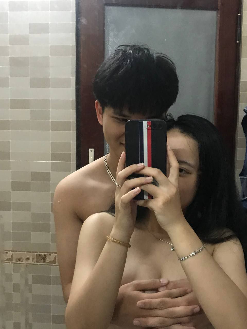 Bạn gái tôi là một con đĩ
